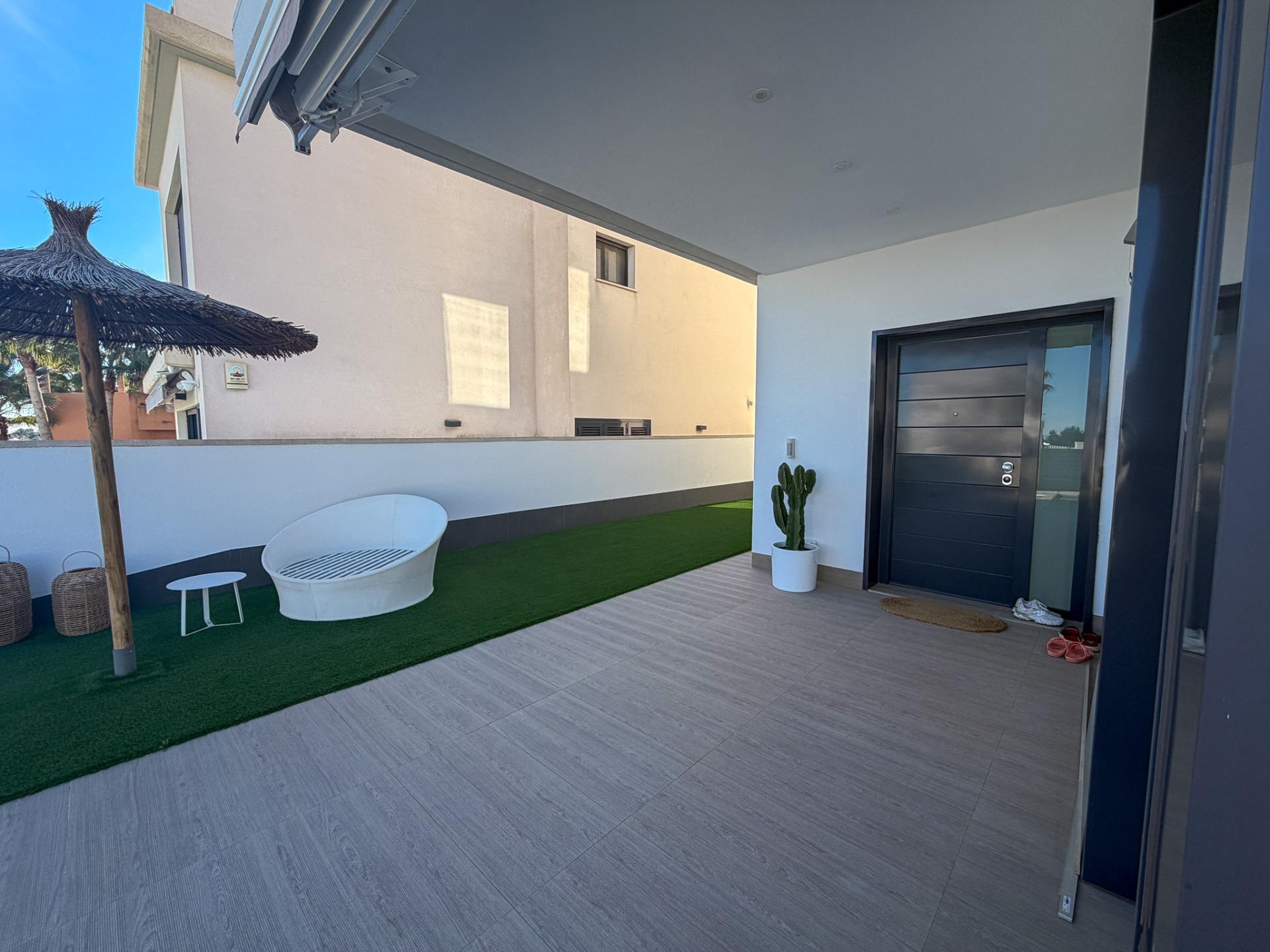 4-Bedroom Villa with Private Pool Near Las Colinas Golf – San Miguel de Salinas This 4-bedroom, 3-ba