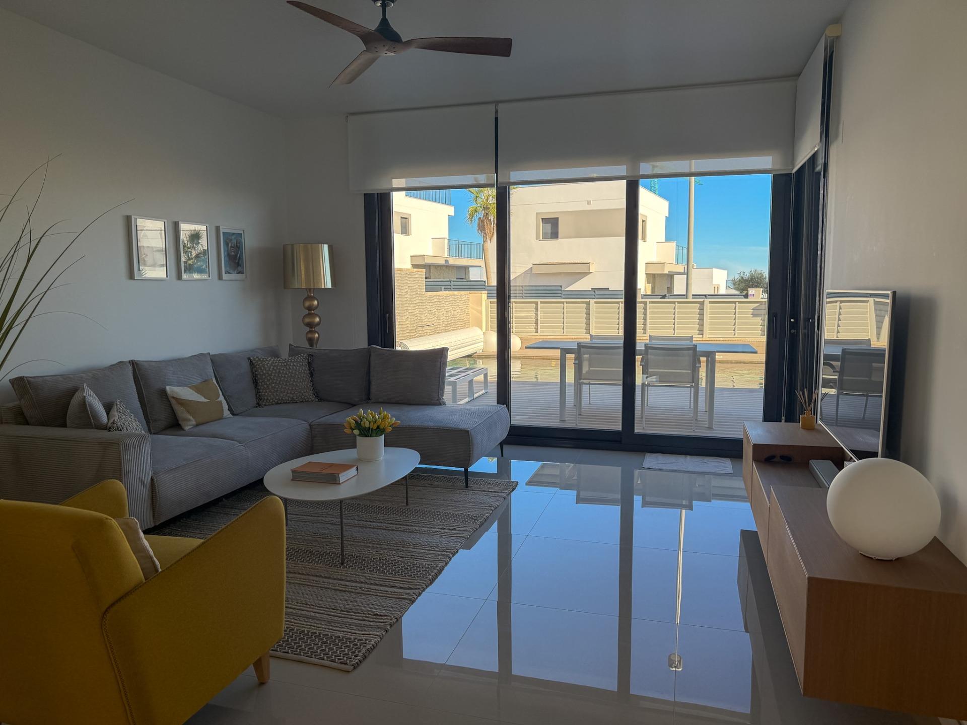 Garden in villa for sale in San Miguel de Salinas