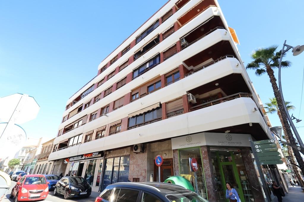 Terrace in apartment for sale in Torrevieja
