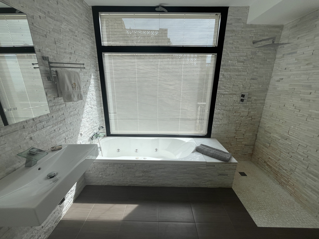 Master bedroom in villa for sale in javea