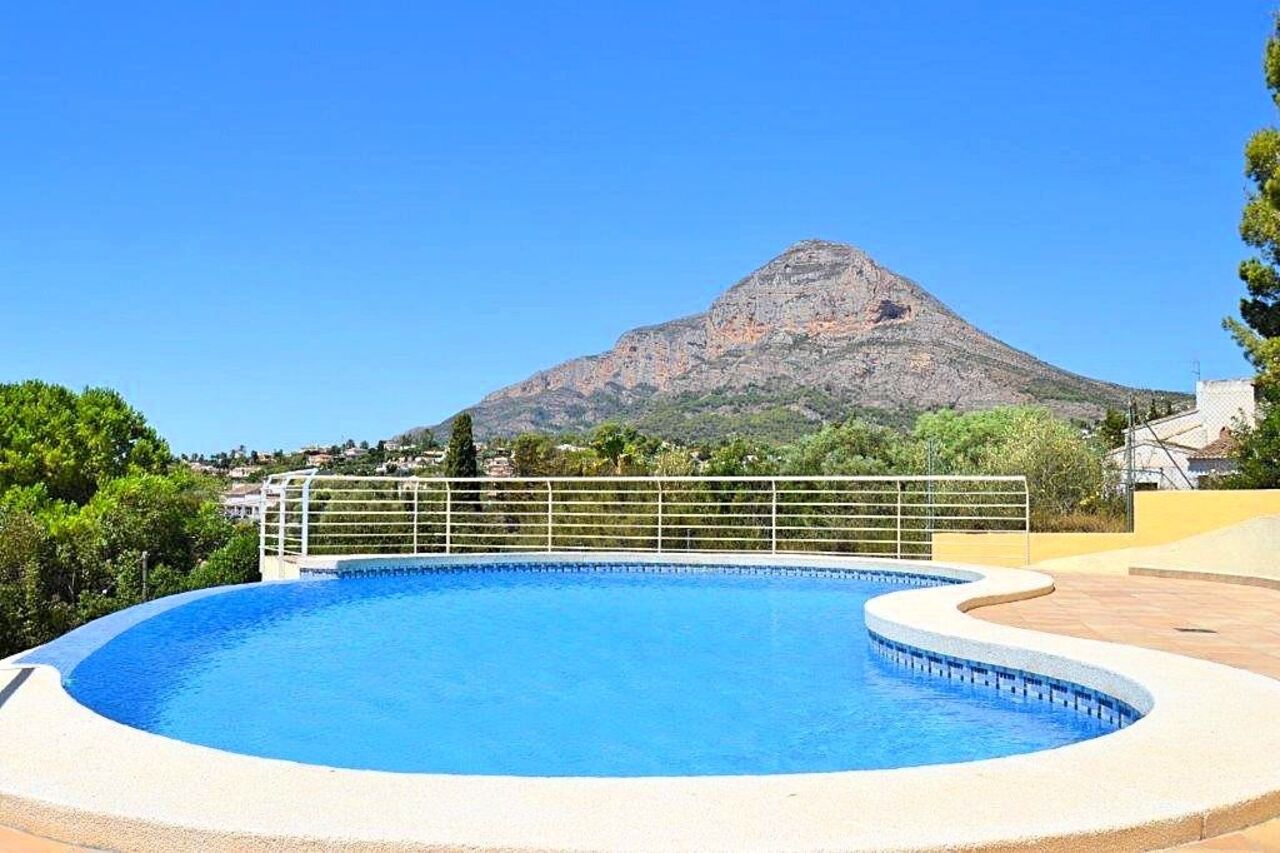 Traditional style villa of excellent qualities