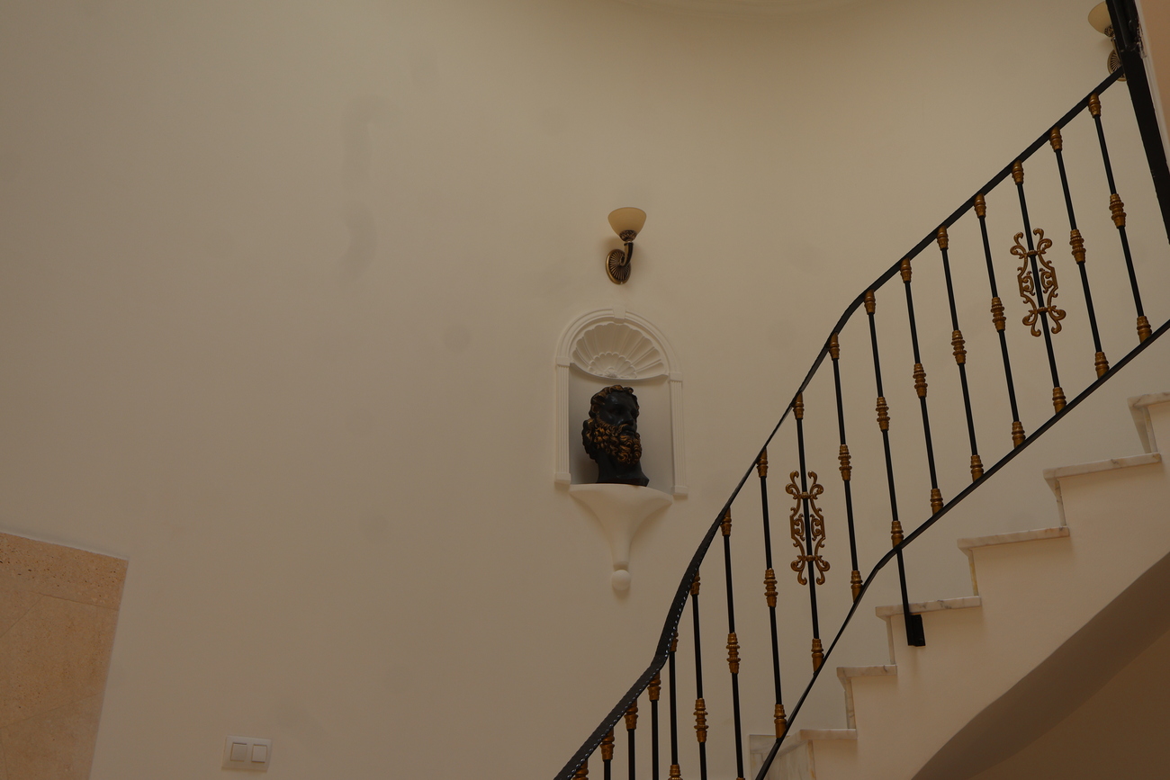 Master bedroom in villa for sale in javea