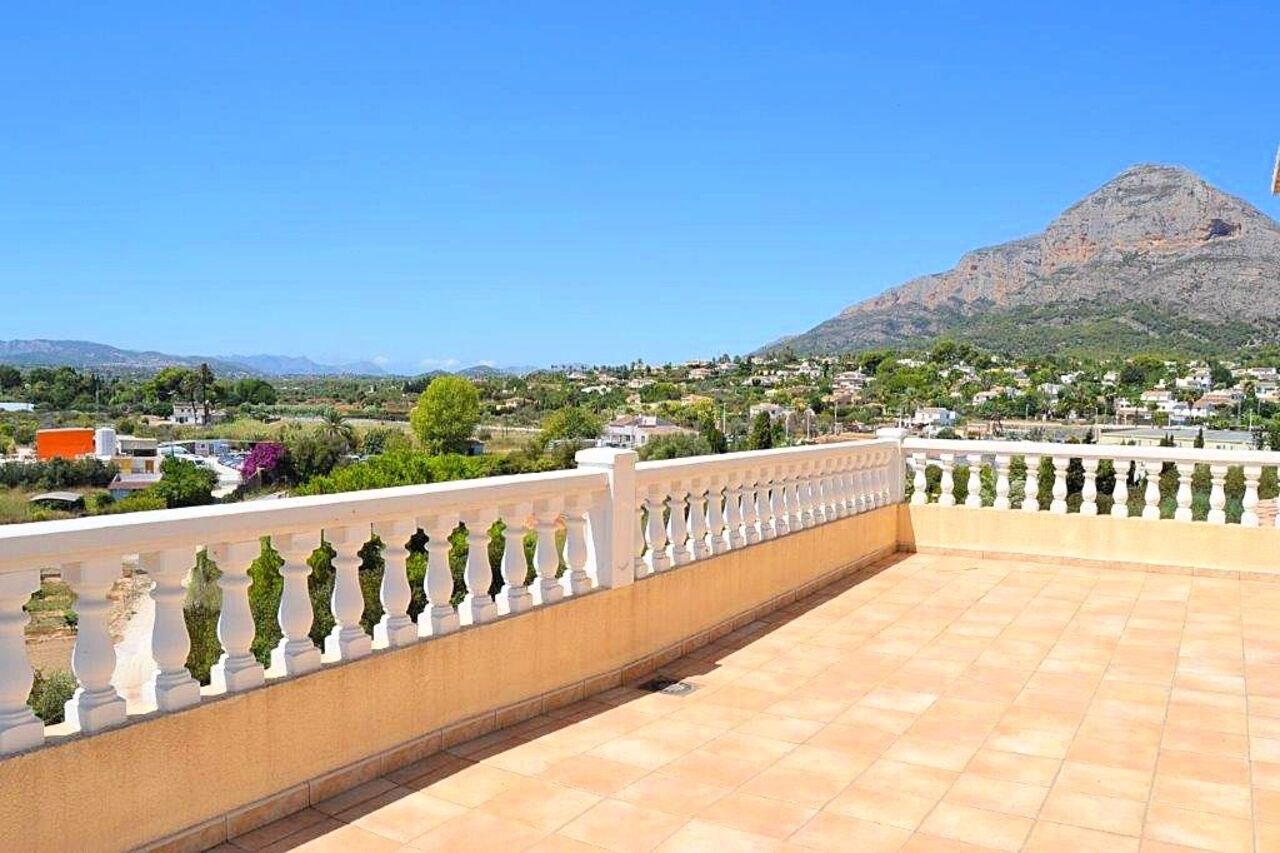 Garden in villa for sale in javea