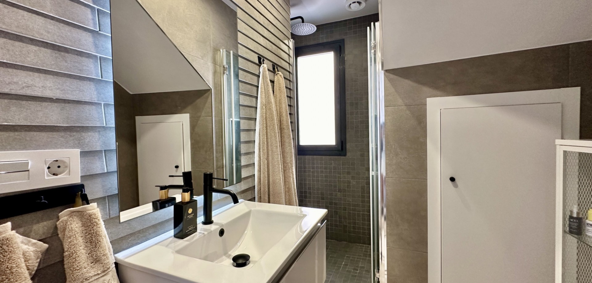 Kitchen in villa for sale in Orihuela Costa