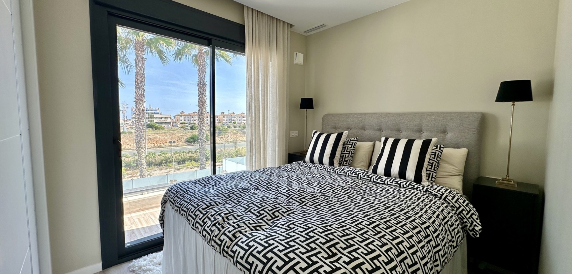 Dining area in villa for sale in Orihuela Costa