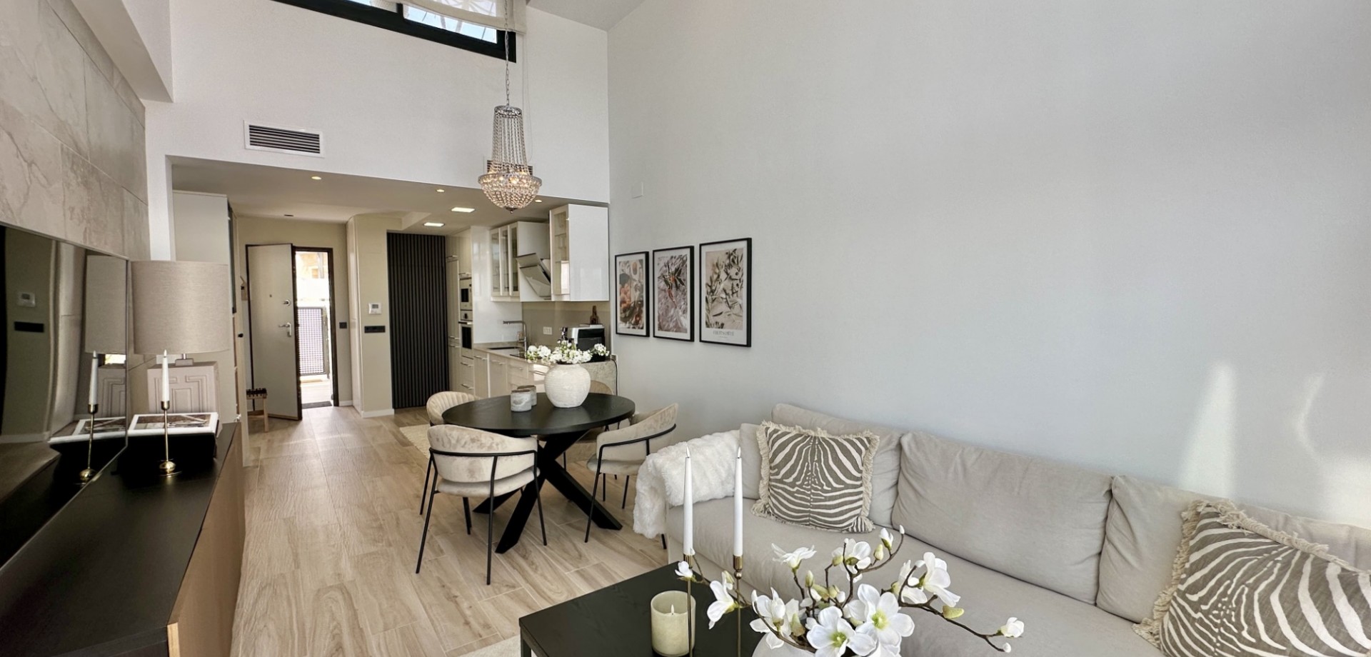 Bedroom in villa for sale in Orihuela Costa