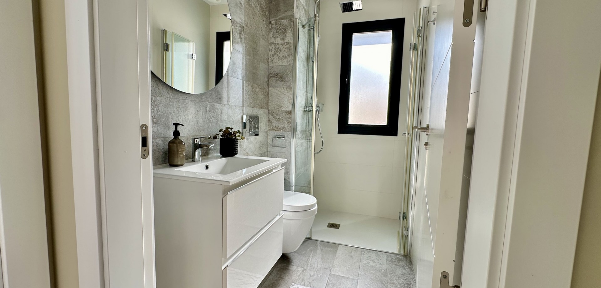 Garden in villa for sale in Orihuela Costa