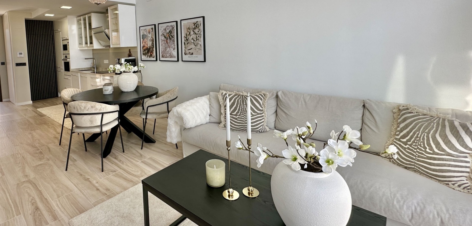 Dining area in villa for sale in Orihuela Costa