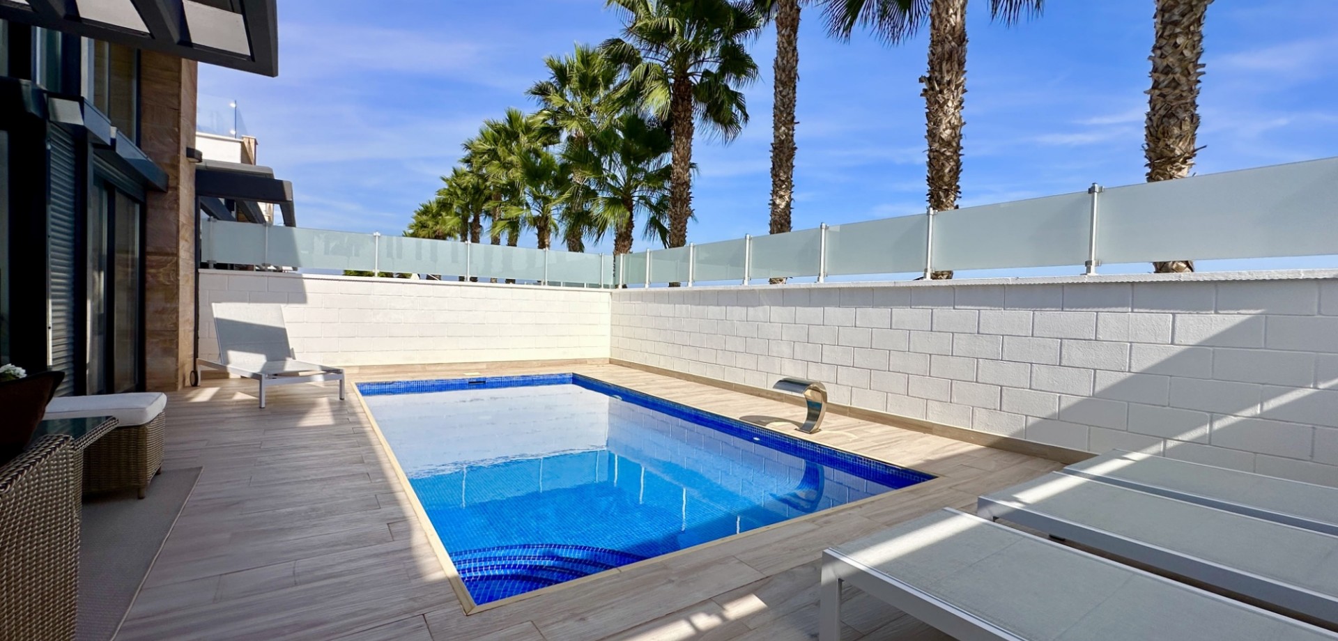 Bedroom in villa for sale in Orihuela Costa
