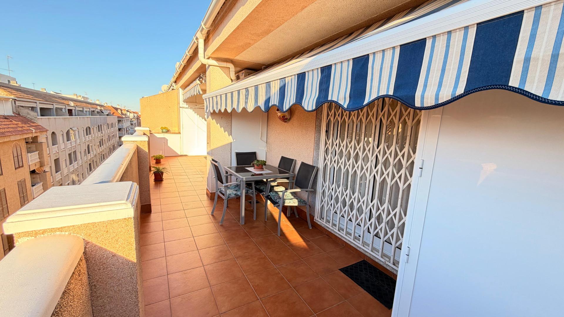 Garden in penthouse for sale in Torrevieja