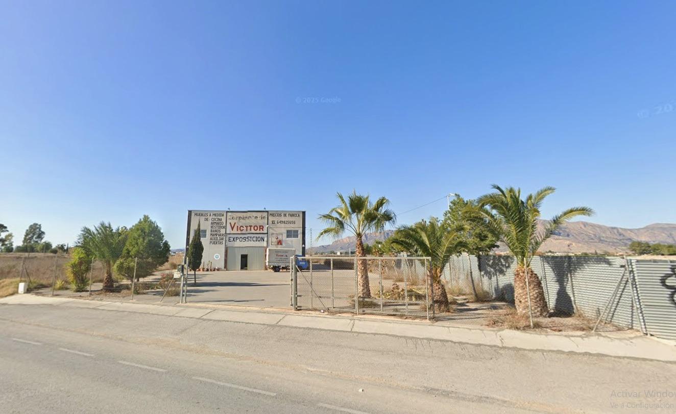 Excellent industrial warehouse of 400 m² for sale, currently operating as a carpentry workshop, idea