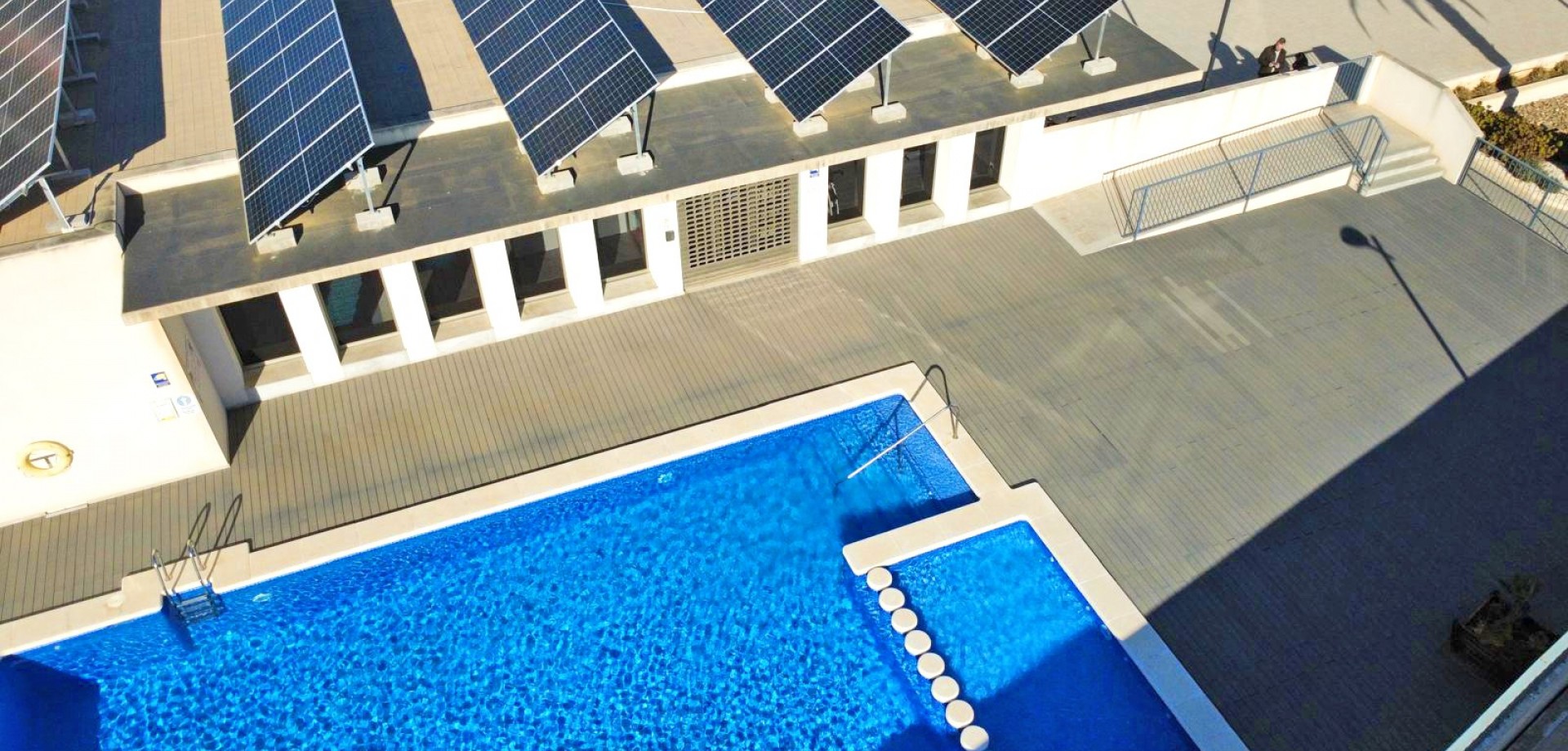 Located in the highly sought-after area of Los Dolses, Orihuela Costa, this beautifully presented gr