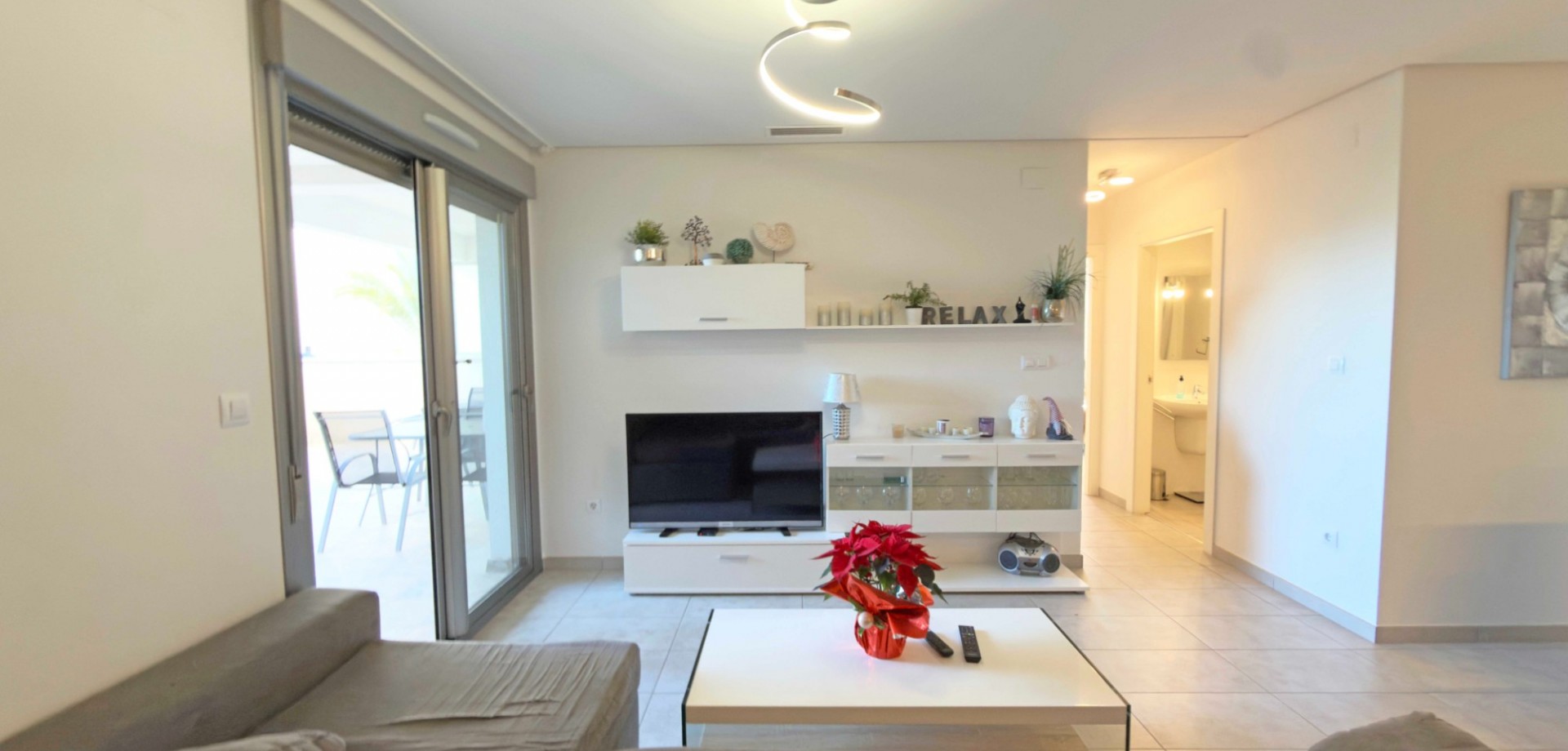 Located in the highly sought-after area of Los Dolses, Orihuela Costa, this beautifully presented gr