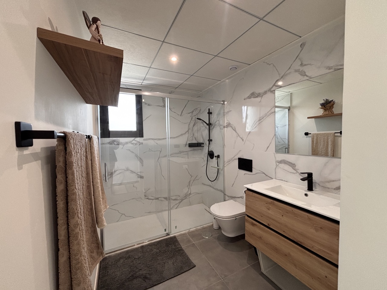 Master bedroom in villa for sale in Villamartin