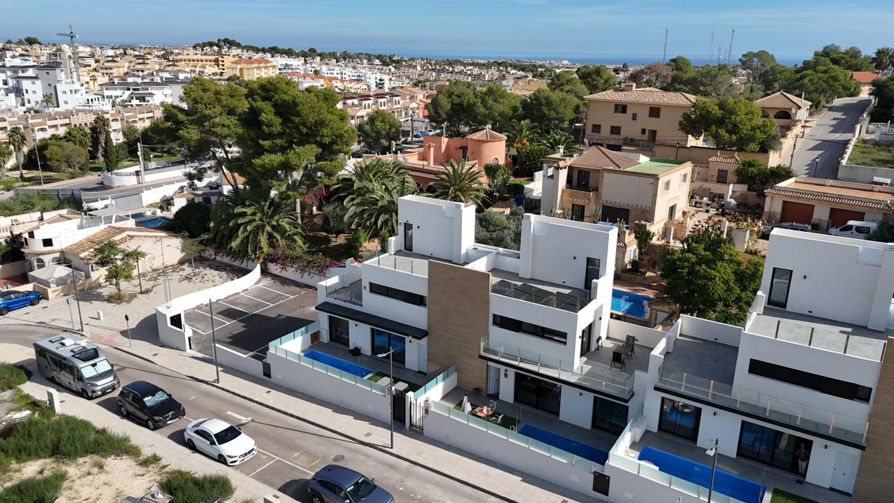 Pool area in villa for sale in Villamartin