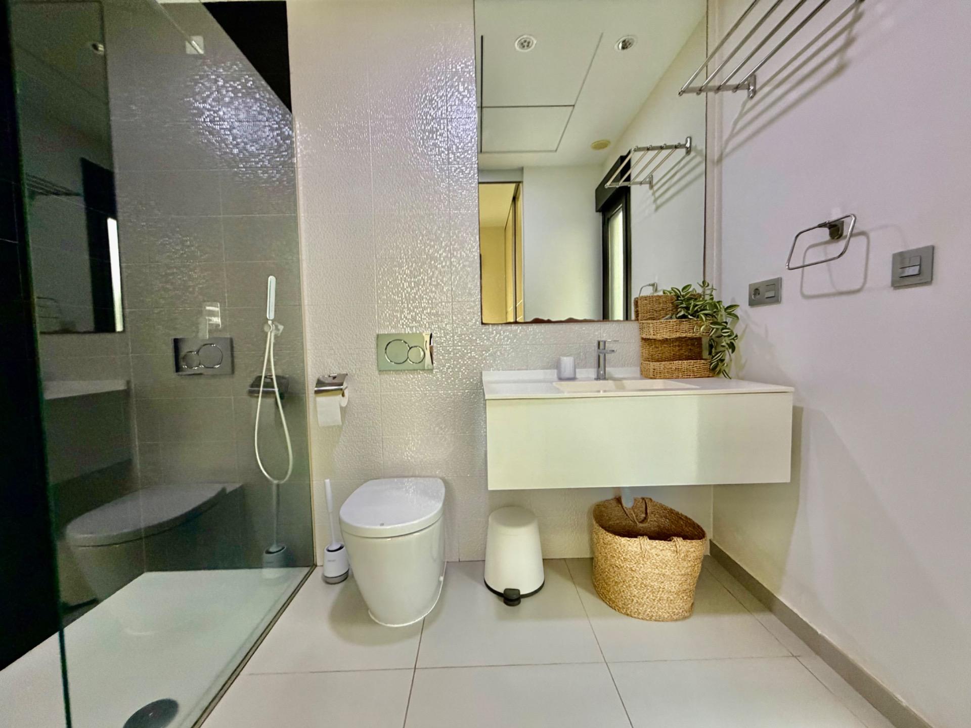 Master bedroom in villa for sale in Rojales