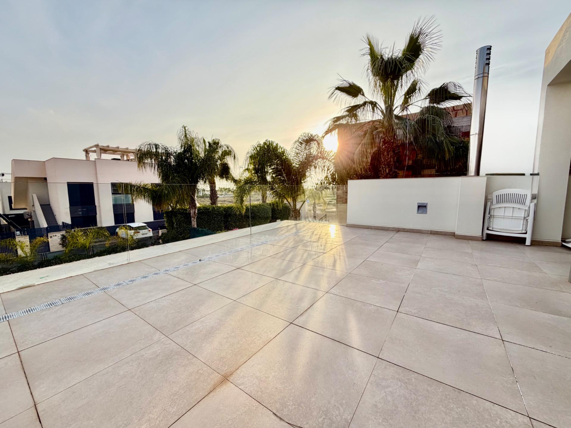 Dining area in villa for sale in Rojales