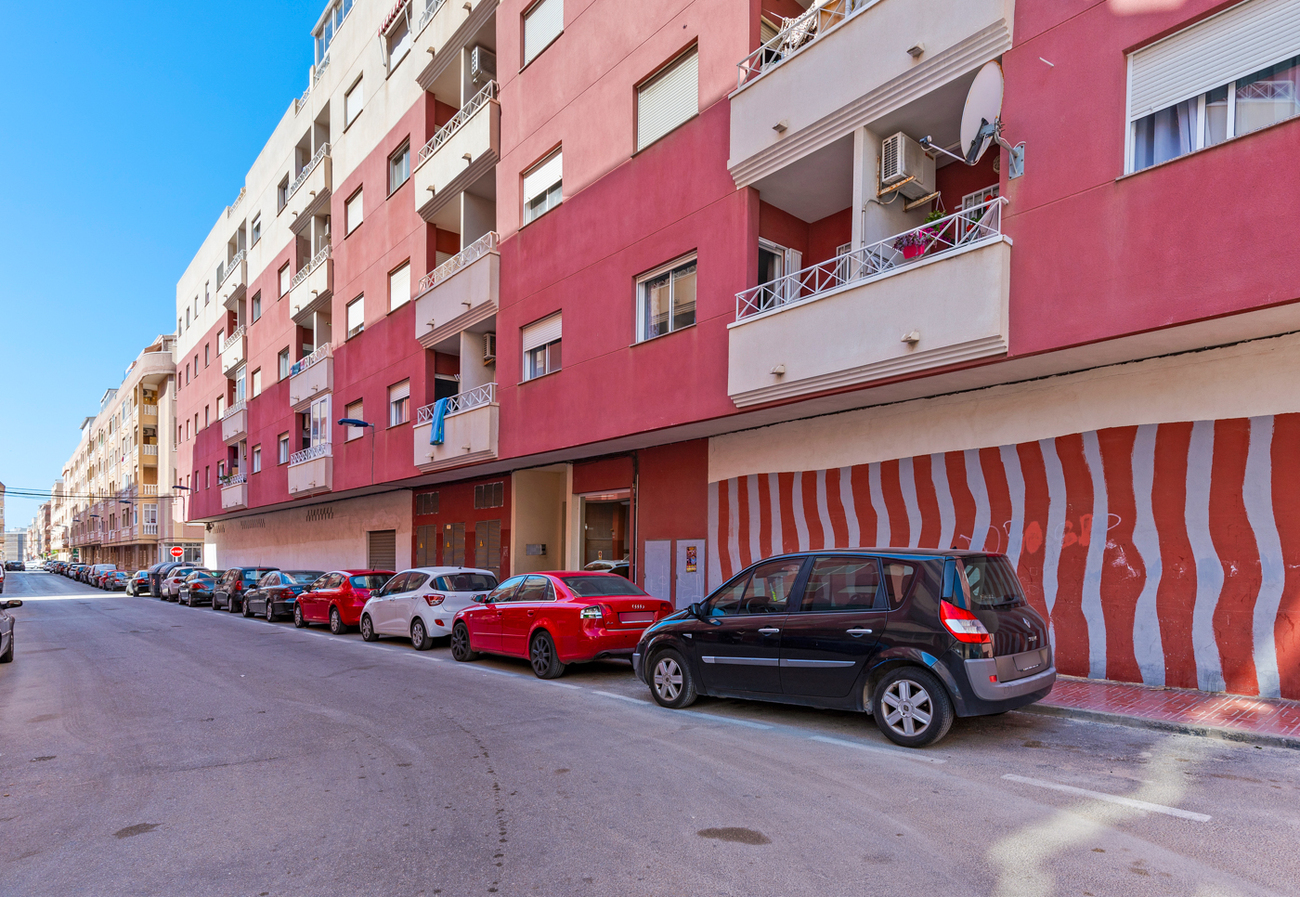 Bedroom in apartment for sale in Torrevieja