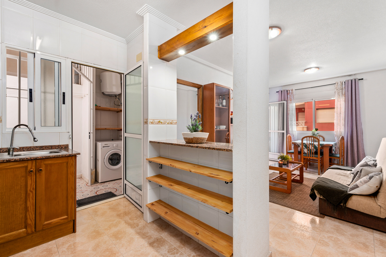 Bedroom in apartment for sale in Torrevieja
