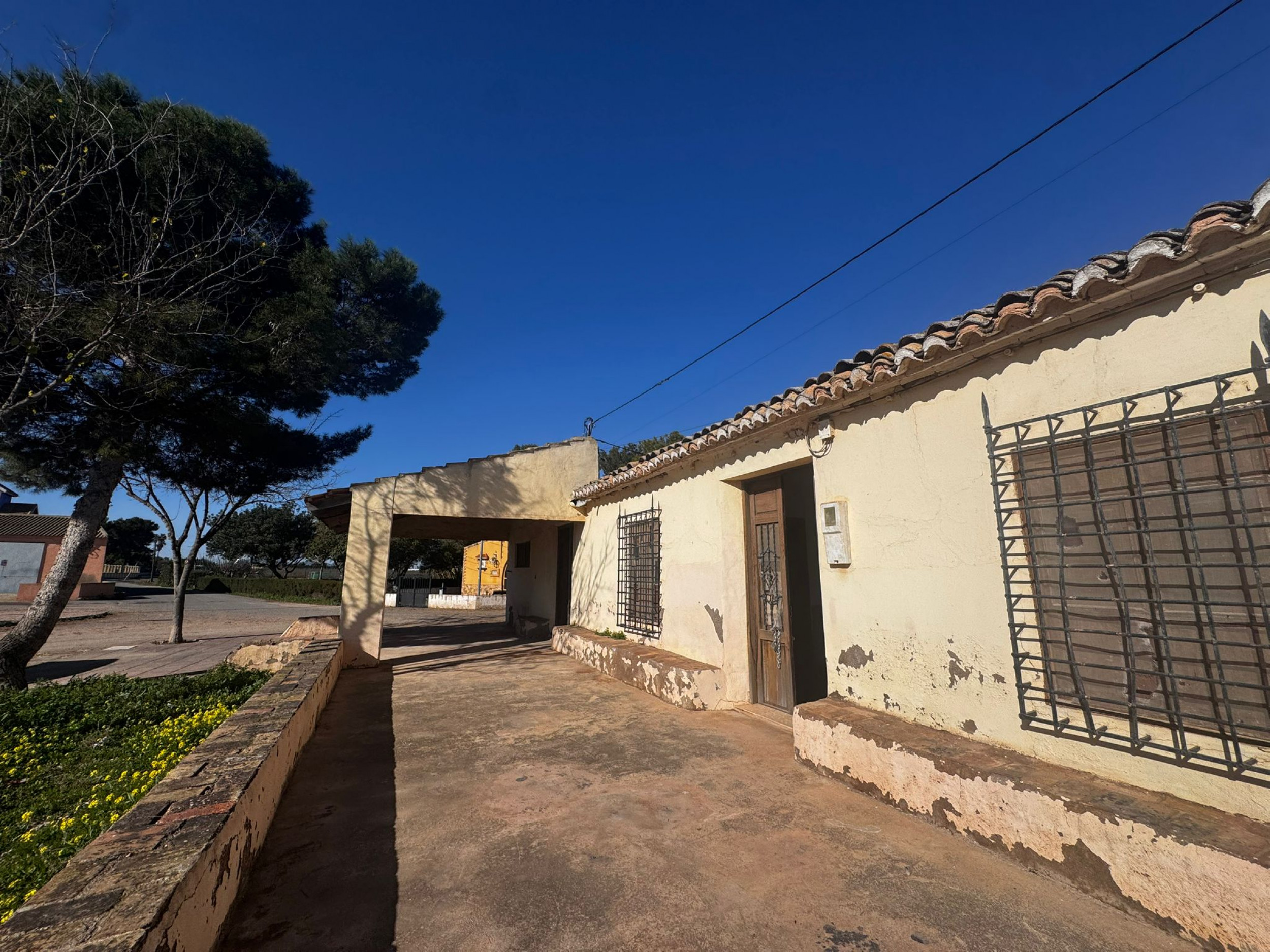Garden in villa for sale in Cartagena