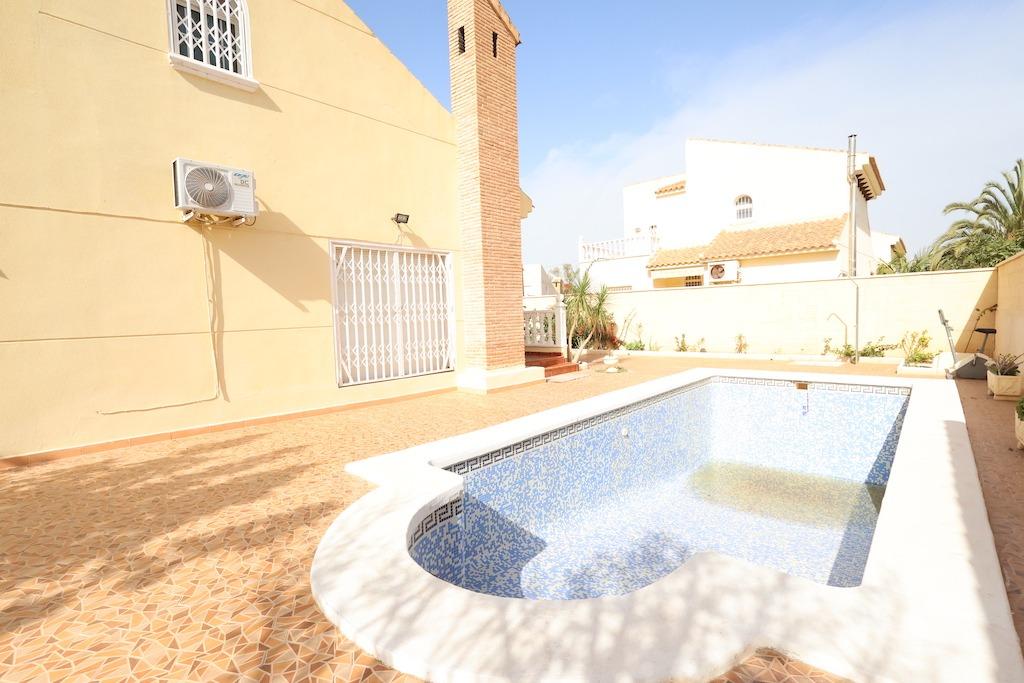 Exterior view in villa for sale in Orihuela Costa