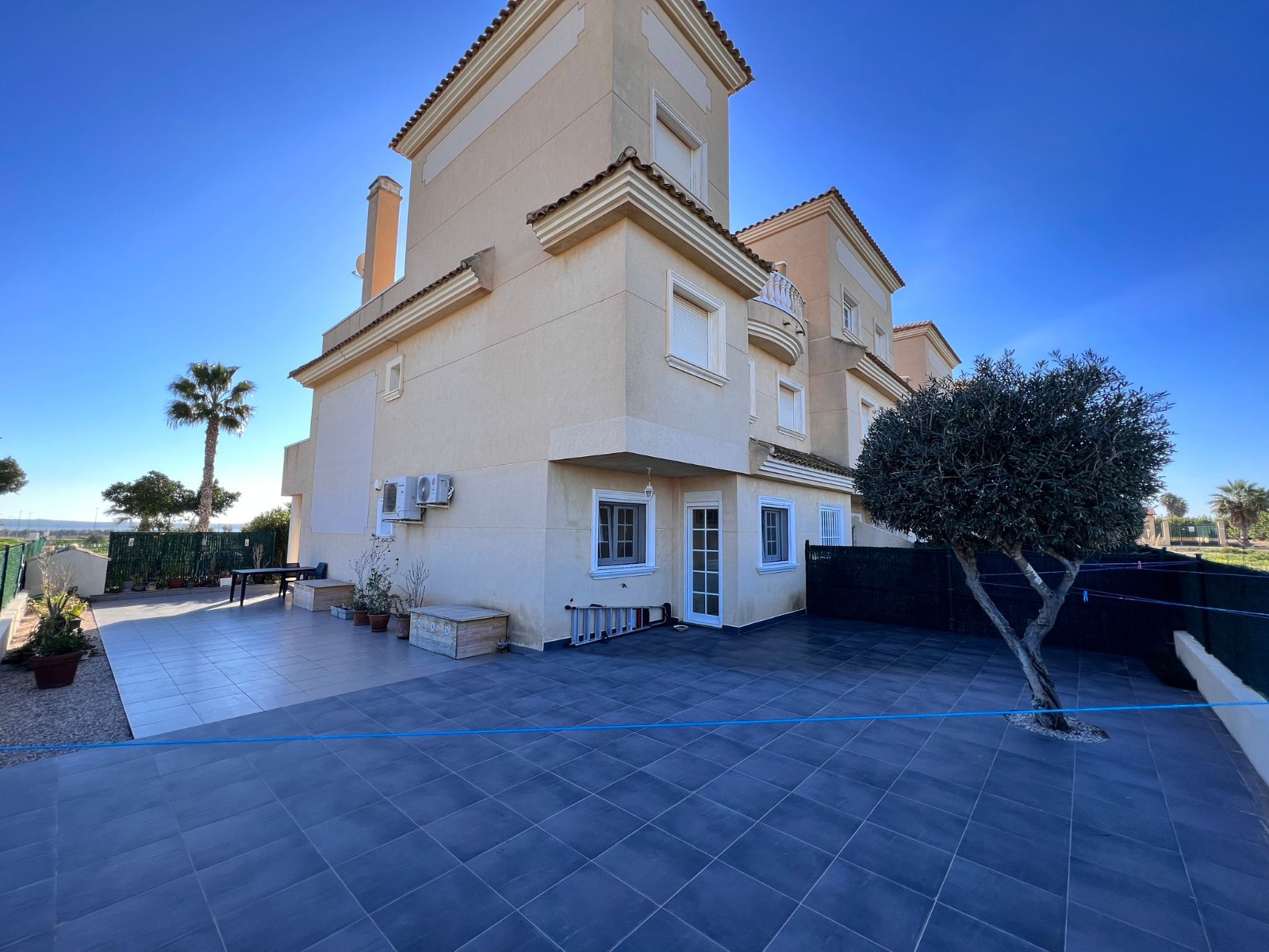 Master bedroom in apartment for sale in Guardamar del Segura