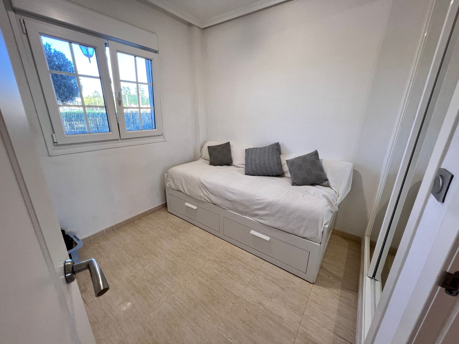 Bedroom in apartment for sale in Guardamar del Segura