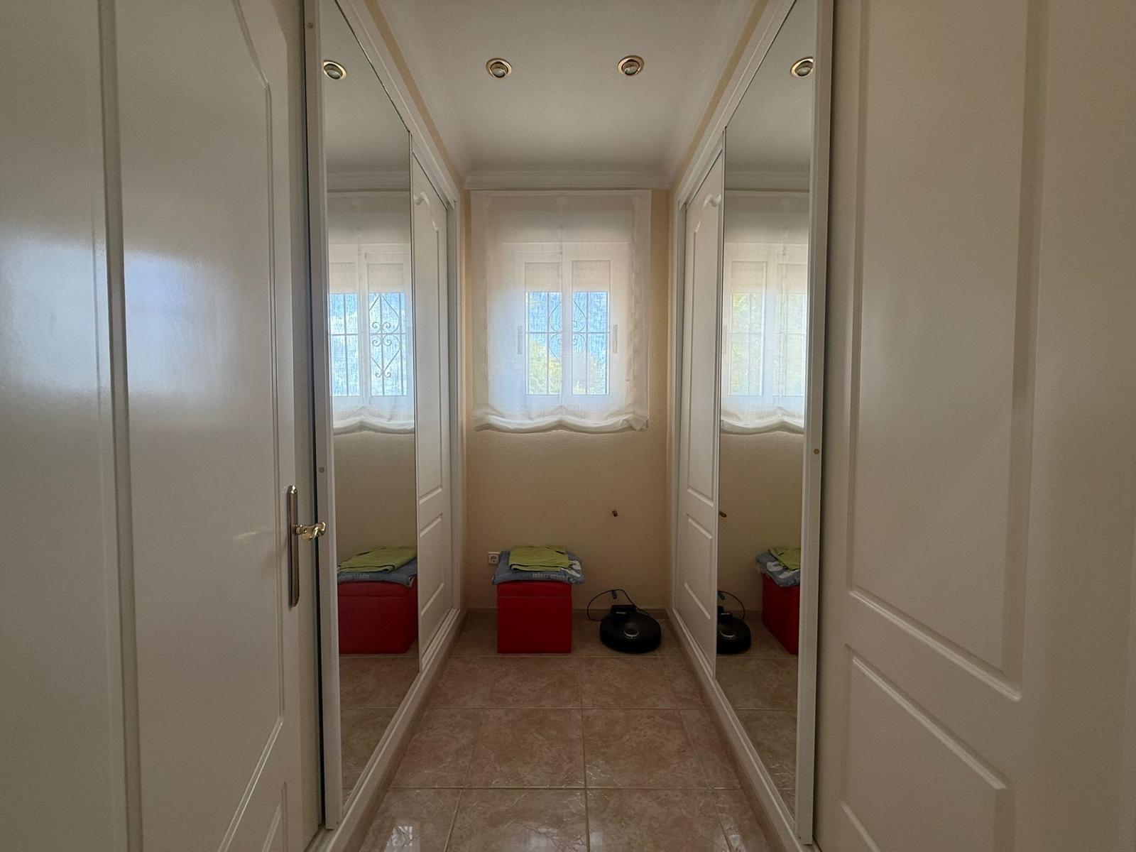 Master bedroom in villa for sale in Callosa de Segura
