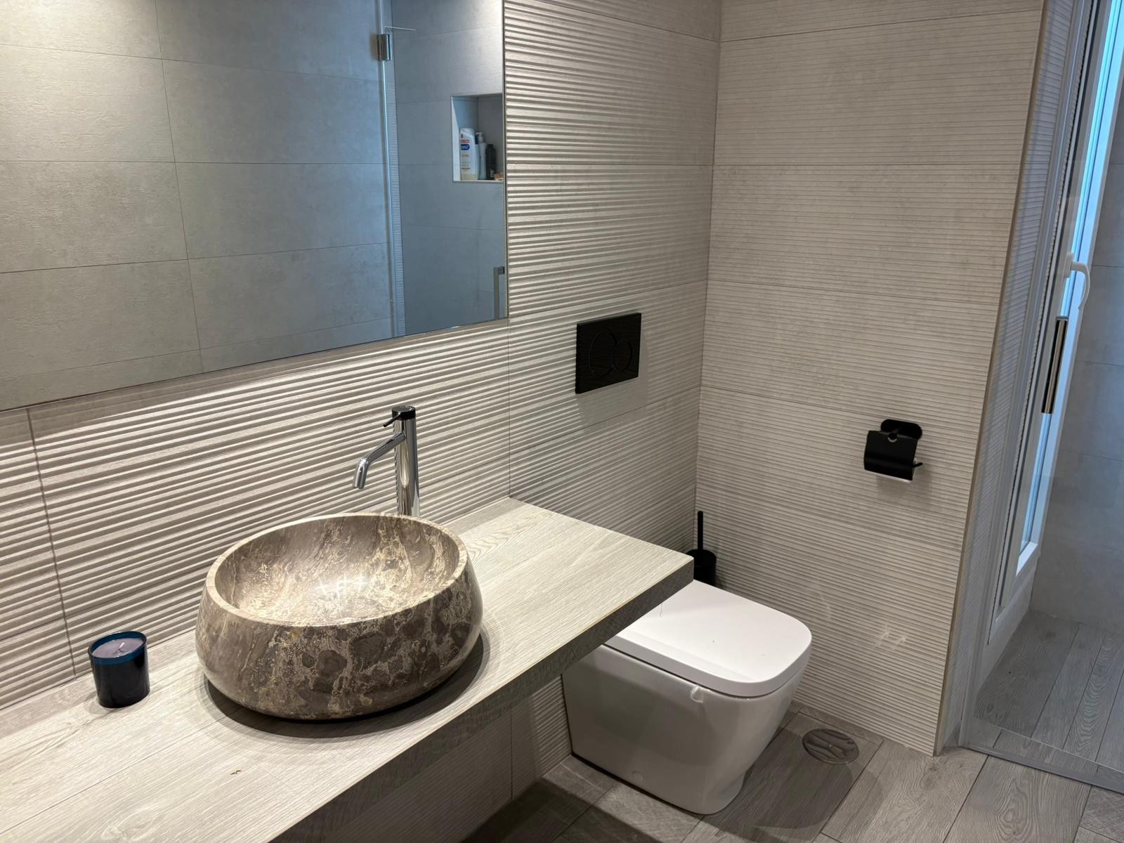Bedroom in villa for sale in Algorfa