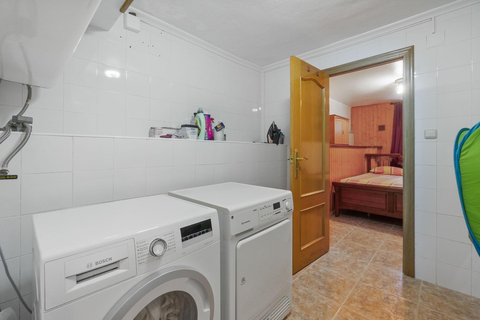 Bathroom in villa for sale in Torrevieja
