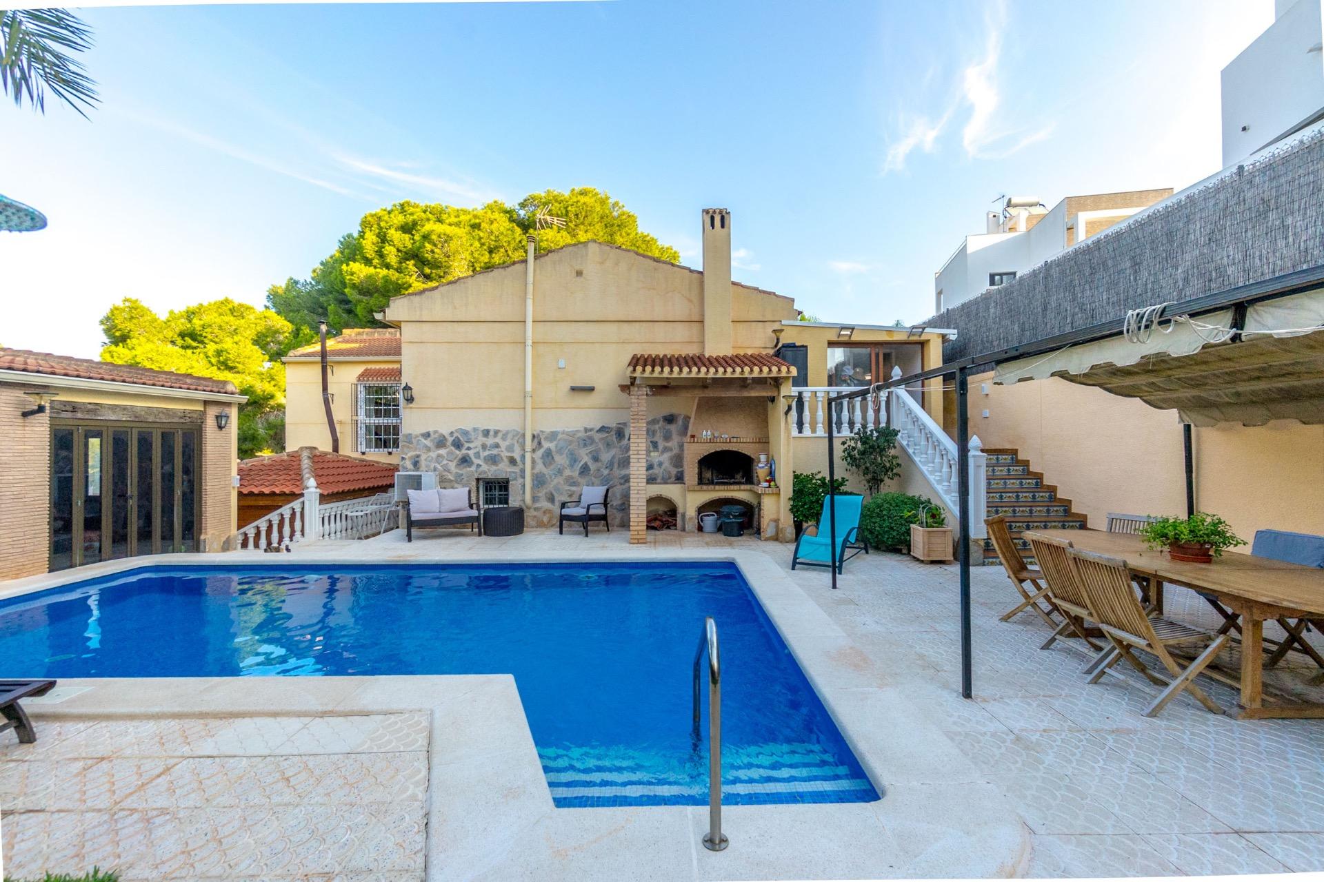 Bedroom in villa for sale in Torrevieja