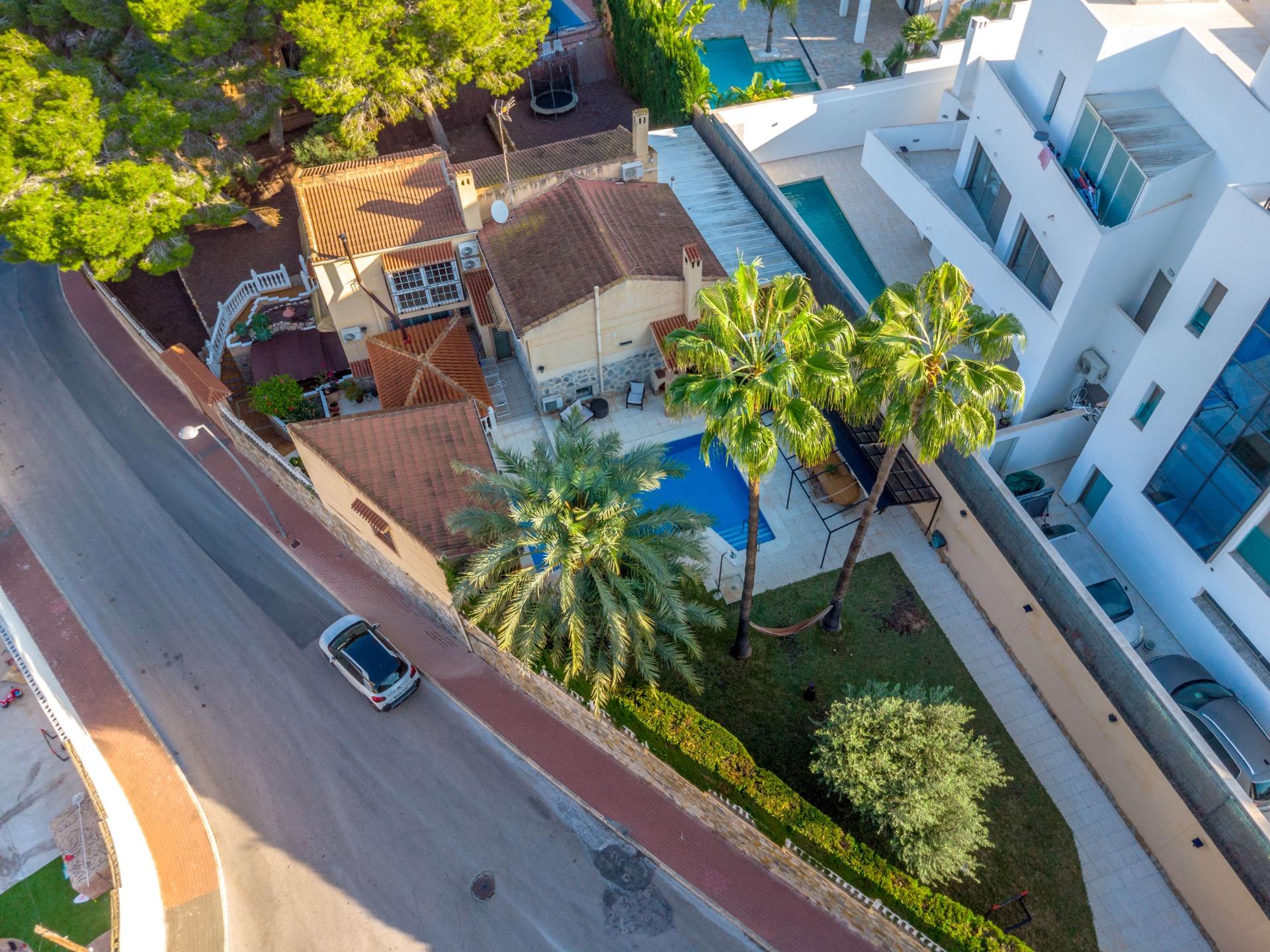 Detached villa with private pool and large plot in Los Balcones Detached villa with a spacious plot,