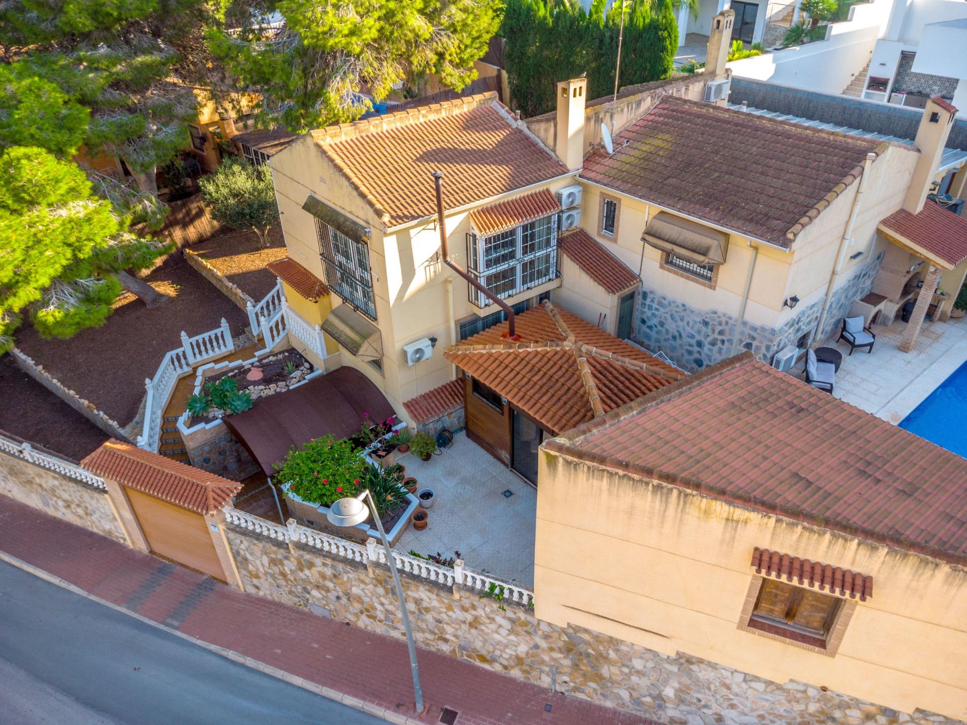 Terrace in villa for sale in Torrevieja