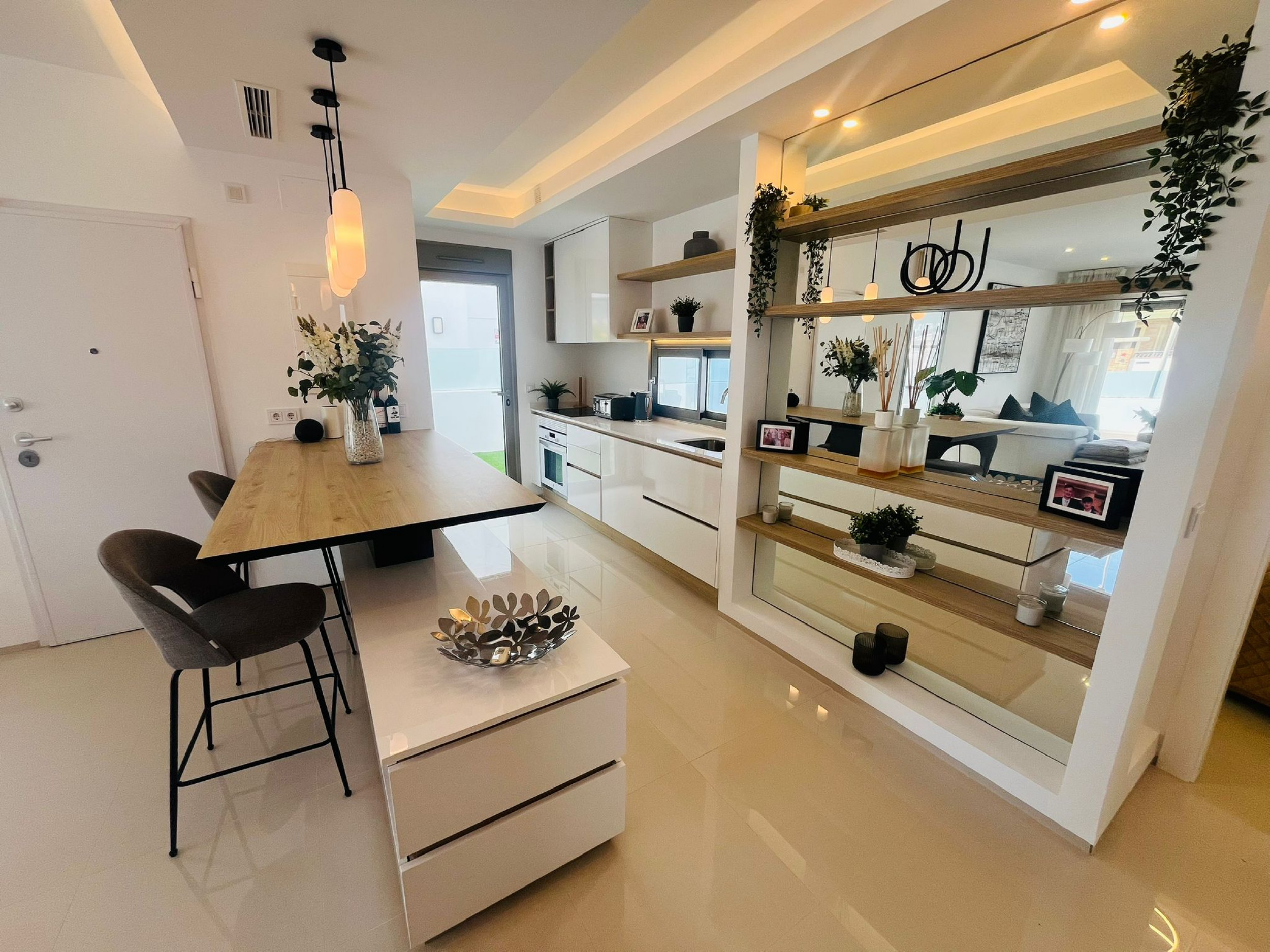 Garden in villa for sale in Los Alcazares