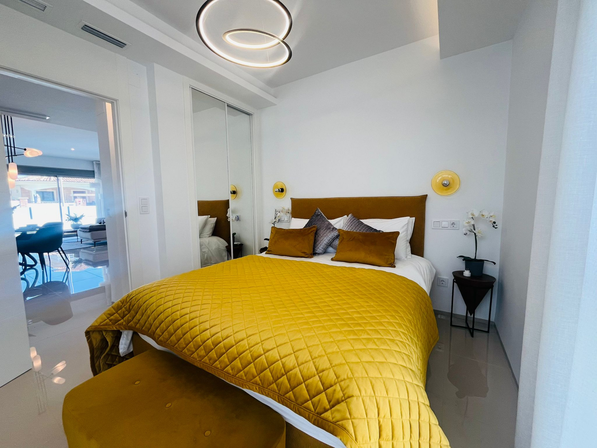 Bedroom in villa for sale in Los Alcazares
