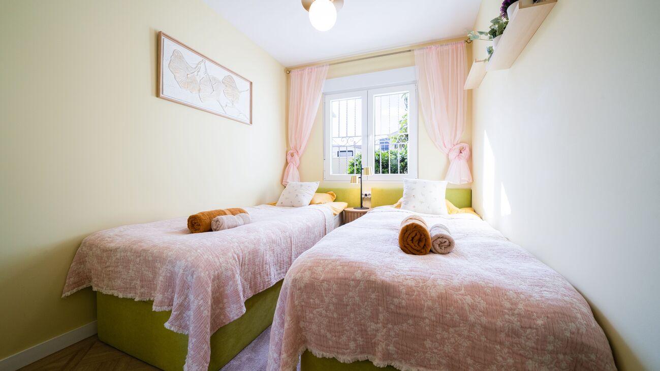 Bedroom in duplex for sale in Torrevieja