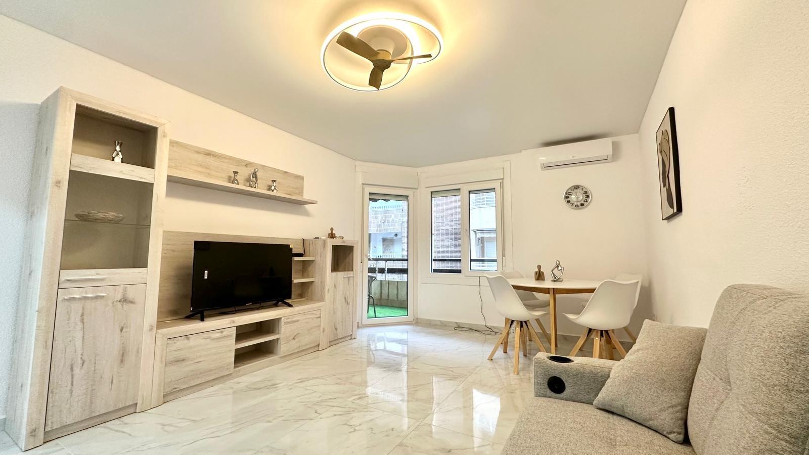 Bright renovated flat just 300 metres from the beach Located just 300 metres from the beach, this ma