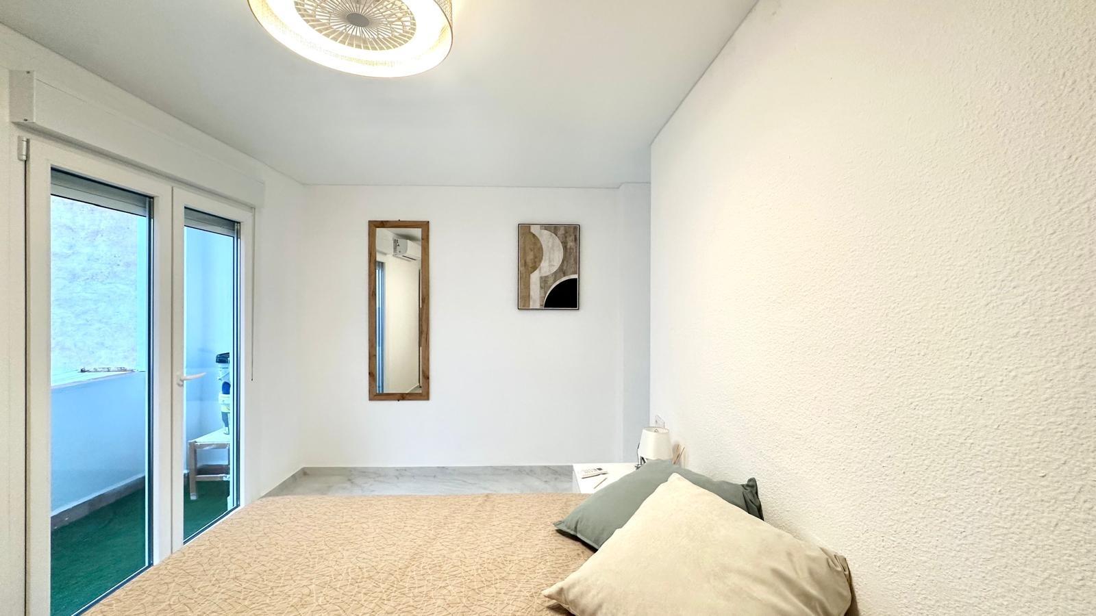 Bedroom in apartment for sale in Torrevieja