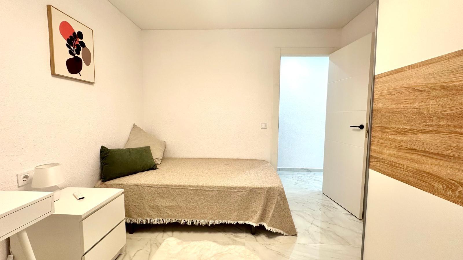 Bedroom in apartment for sale in Torrevieja