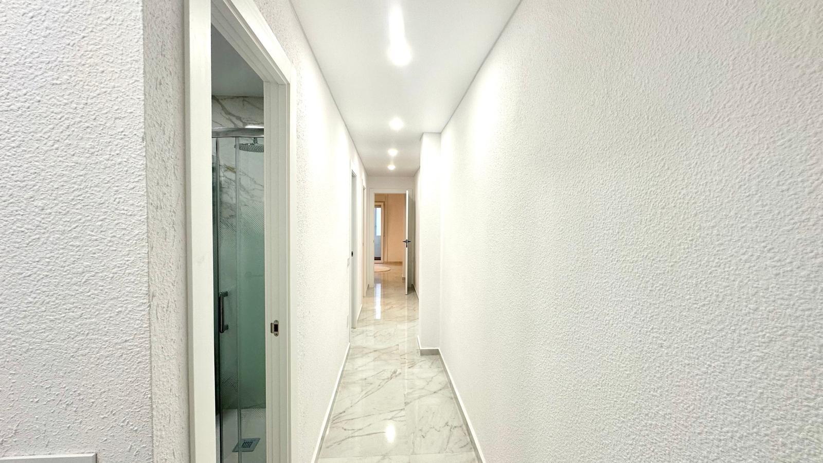 Bedroom in apartment for sale in Torrevieja