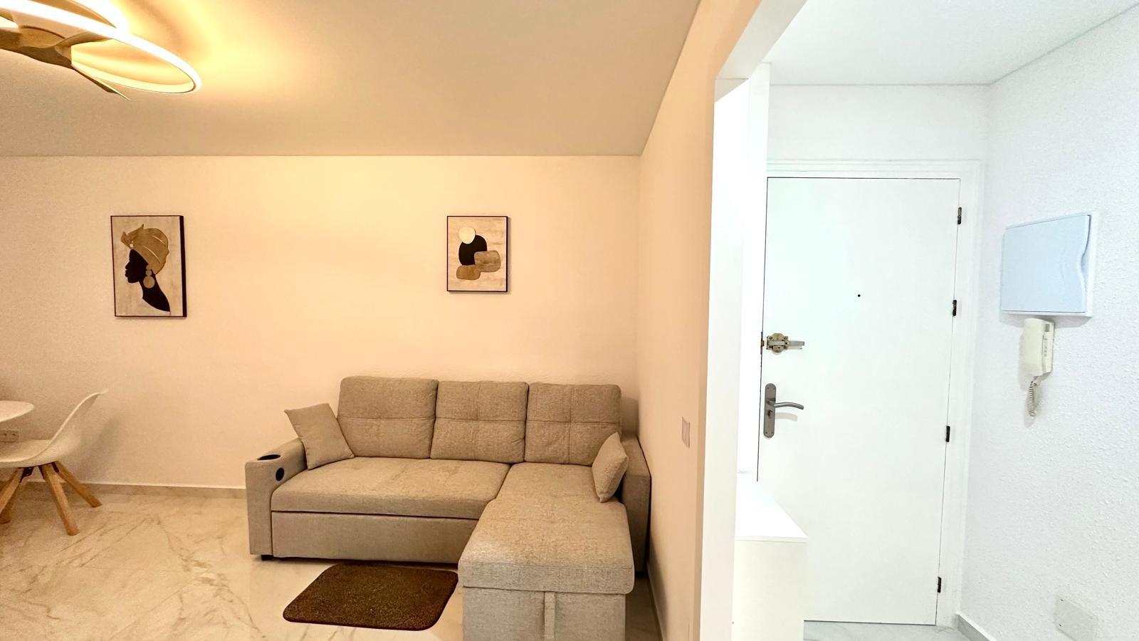 Bright renovated flat just 300 metres from the beach Located just 300 metres from the beach, this ma