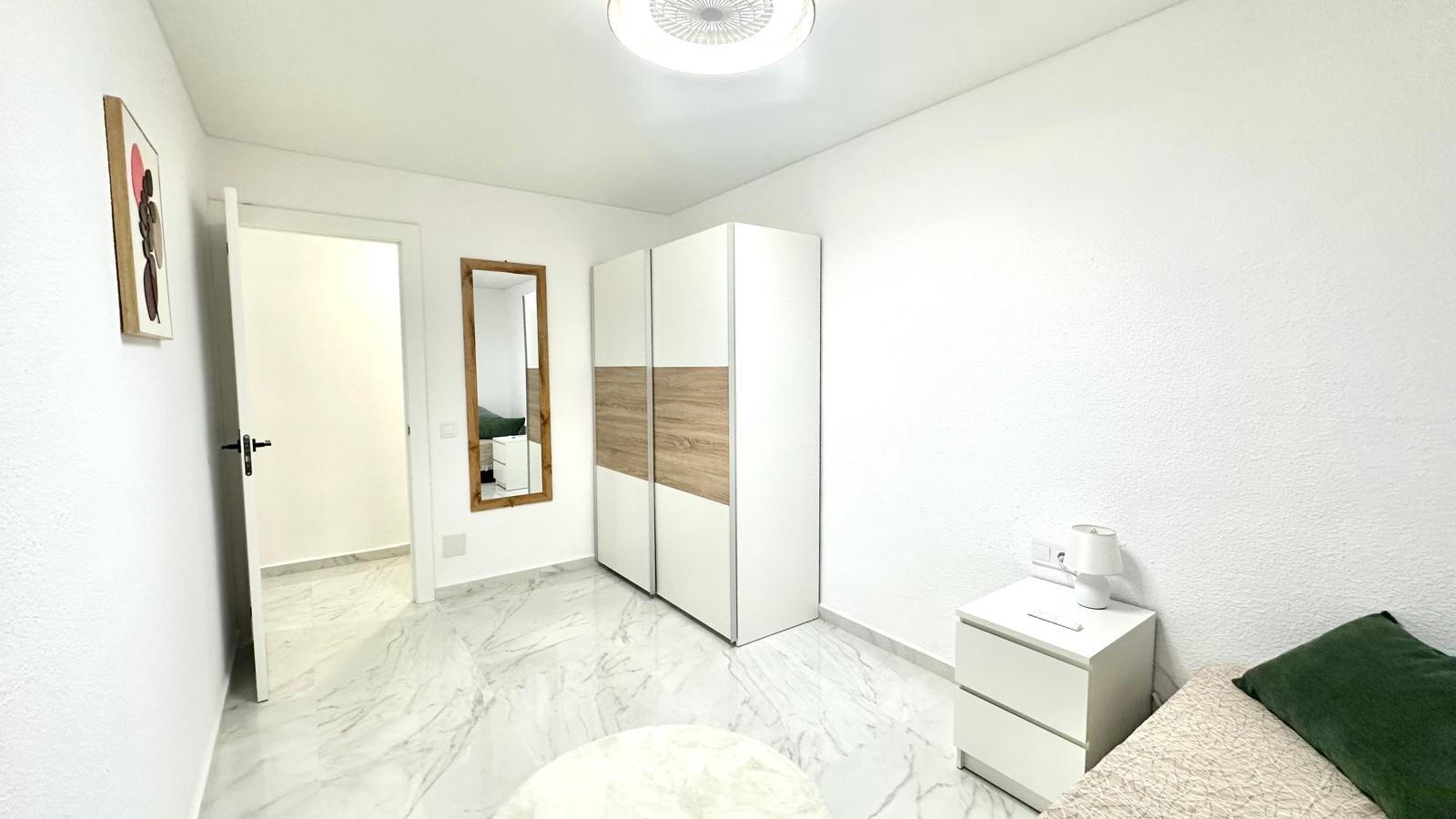 Master bedroom in apartment for sale in Torrevieja