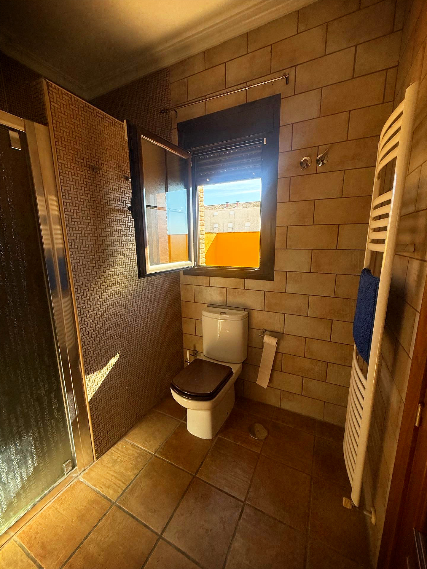 Master bedroom in terraced for sale in Avileses
