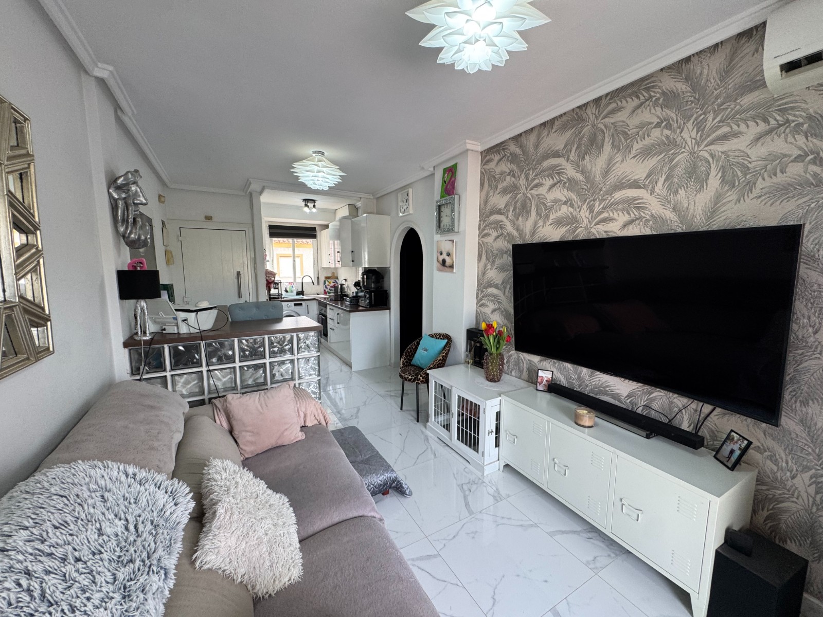 Do not miss this opportunity to acquire a wonderful first-floor apartment in the highly sought-after