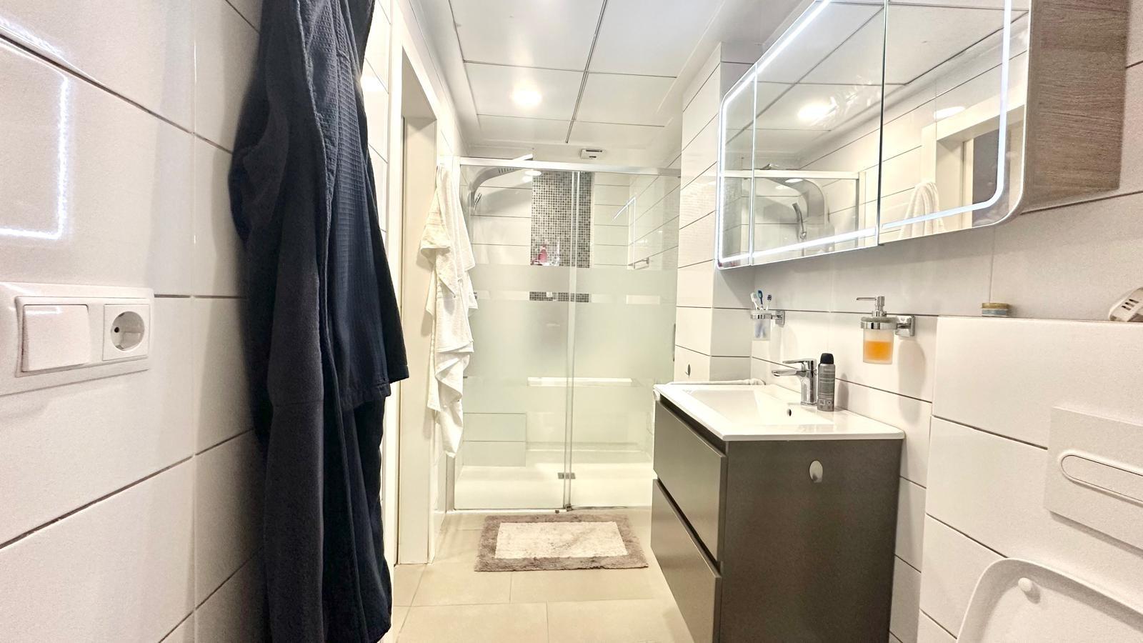 Bedroom in apartment for sale in Torrevieja