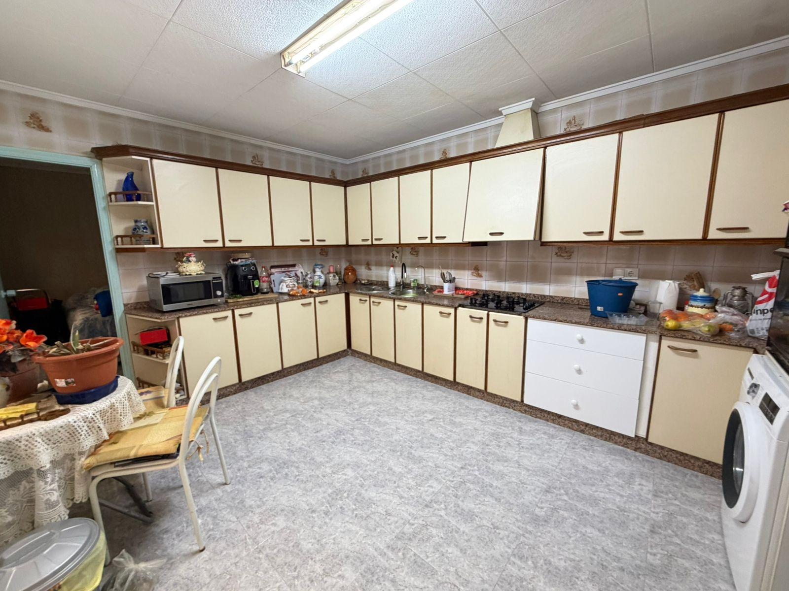 Spacious 3-bedroom flat in Playa del Cura This 120 m² ground floor flat offers great potential in on