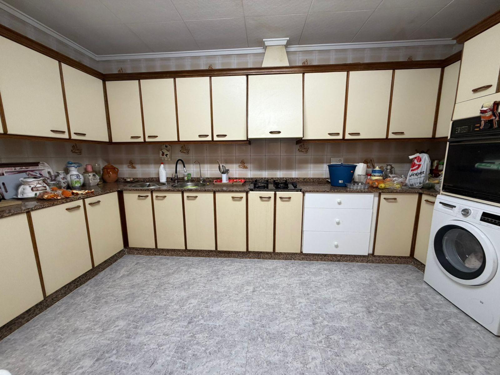 Spacious 3-bedroom flat in Playa del Cura This 120 m² ground floor flat offers great potential in on