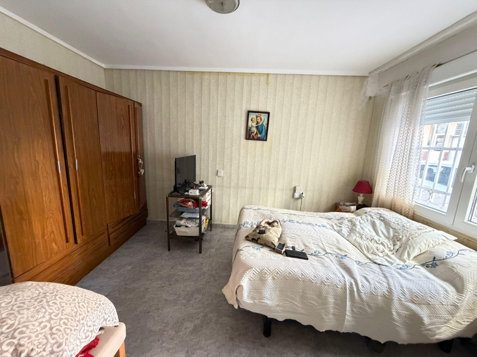 Spacious 3-bedroom flat in Playa del Cura This 120 m² ground floor flat offers great potential in on