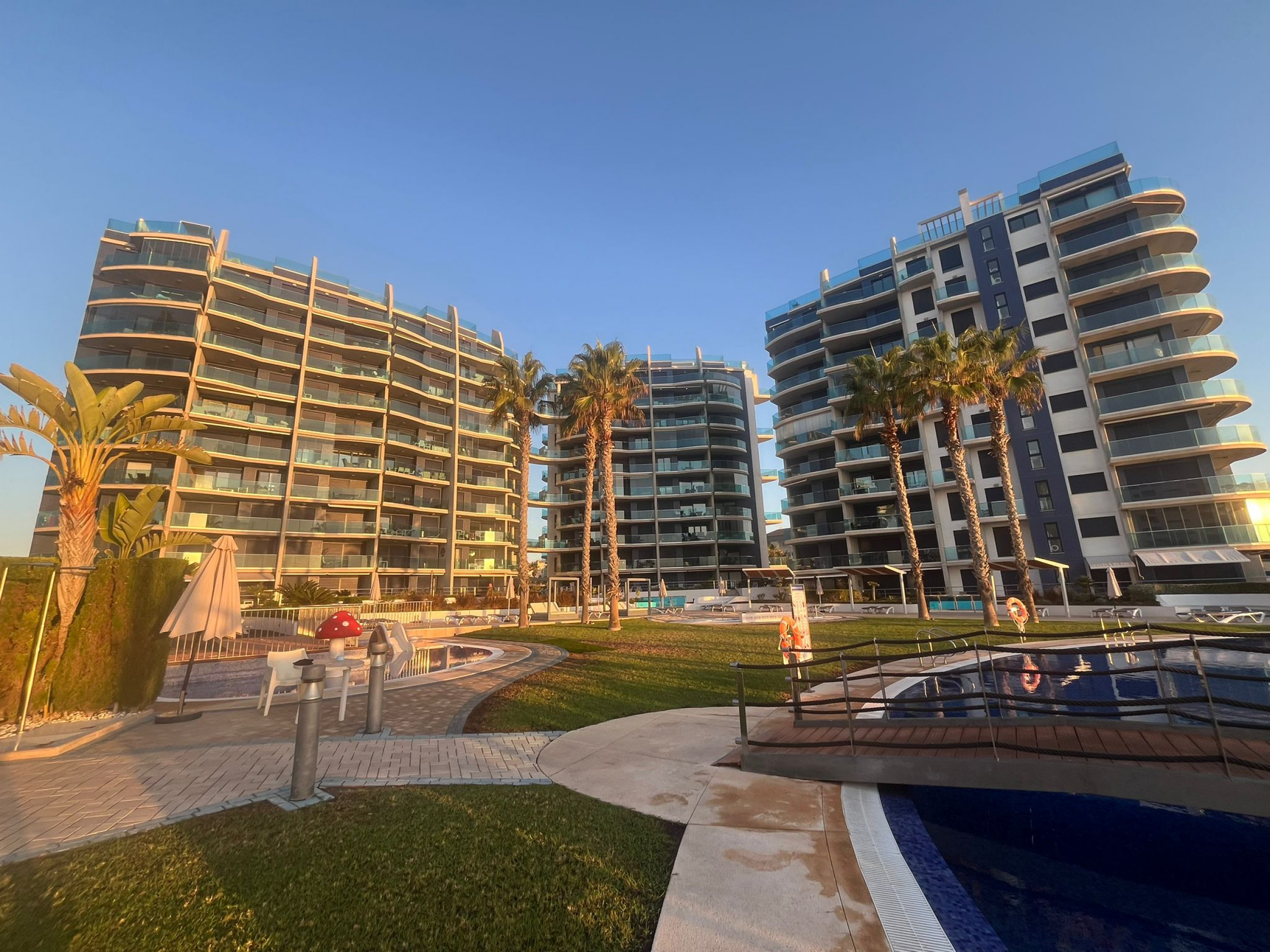 Garden in apartment for sale in Punta Prima