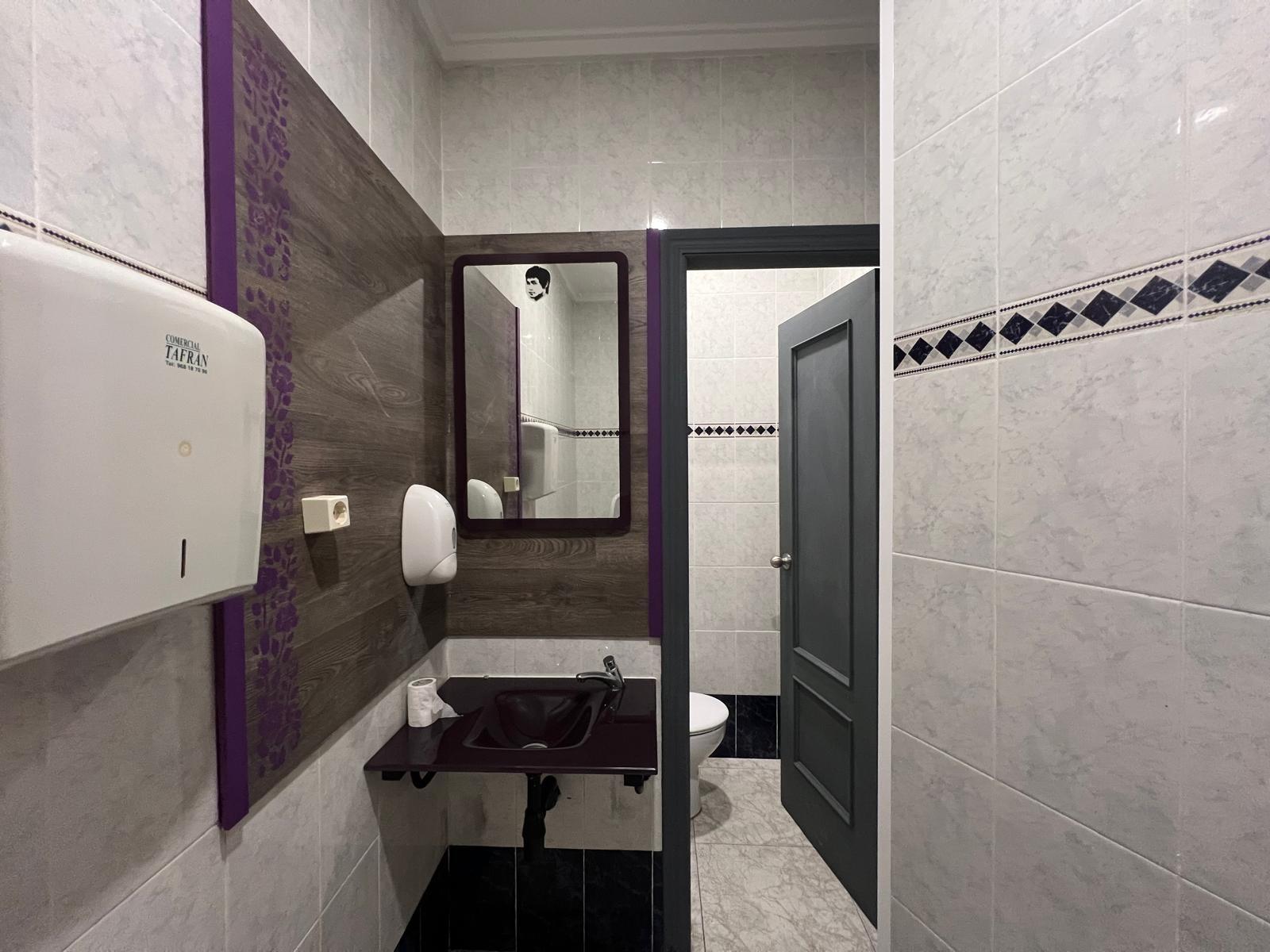 Bathroom in commercial for sale in Torrevieja